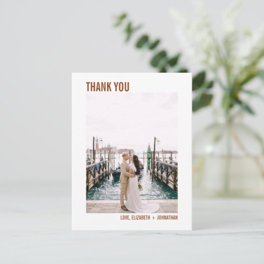 シンプルタイポグラフィの結婚感謝の写真 ポストカード (スタンド正面)