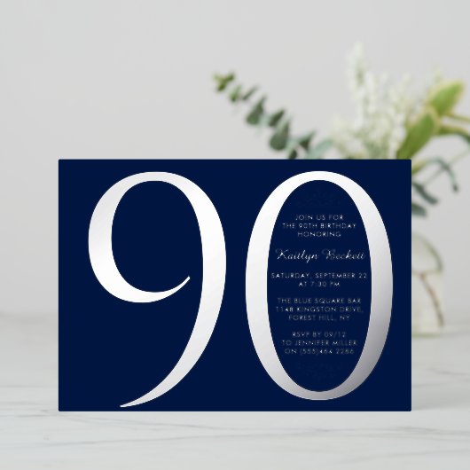 シンプルタイポグラフィエレガントマイルストーン誕生日実在 箔招待状 (立ち正面)