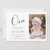 シンプルタイポグラフィ写真1歳の誕生日 招待状 (正面)