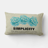 シンプルタイポグラフィ引用文とティール(緑がかった色)バラ ランバークッション (裏面)
