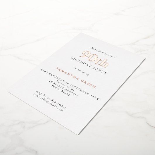 シンプルタイポグラフィ90番目の誕生日バラ金ゴールド 箔招待状 (回転した状態)