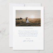 シンプルダスティブルーエレガントなウェディングフォト サンキューカード (裏面)