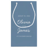 シンプルダスティブルースクリプトハッシュタグ結婚式の引き出物 スモールペーパーバッグ (裏面)