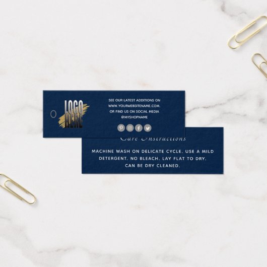 シンプルネイビーブルーのロゴ衣料品パッケ気にージの挿入 (オフィス)