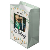 シンプルハッピーバースデー追加フォト文字パーソナライズされた ミディアムペーパーバッグ (裏面アングル)