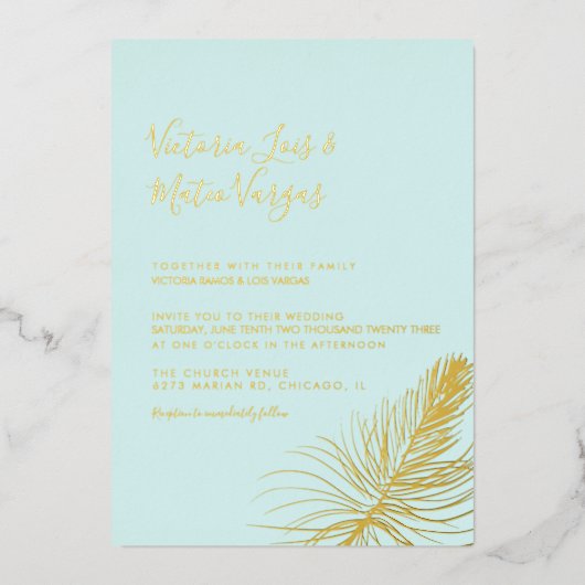 シンプルハンドドロッドパームツリートロピカル結婚ビーチ 箔招待状 (正面)