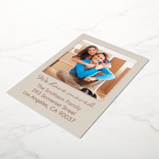 シンプルパーソナライズされたミニマル動の発表 箔シーズンカード (回転した状態)