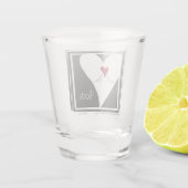 シンプルパーソナライズされたモダン赤いハート ショットグラス (裏面)