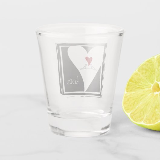 シンプルパーソナライズされたモダン赤いハート ショットグラス (裏面)