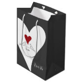 シンプルパーソナライズされたモダン赤いハート ミディアムペーパーバッグ (正面アングル)