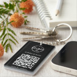 シンプルビジネスロゴ黒QRコード キーホルダー<br><div class="desc">ロゴカスタムとQRコードを含むKeychainの上にビジネス名を表示し、下にメッセージを黒い背景の上に。これらのシンプルキーホルダー与えは顧客素晴らし、従業員、またはトレードショーやイベントのスワッグとしてプロモーション商品を作る。おもしろいとマーケティングを持広告って。これらのQRコードキーホルダーは特に素晴らし不動産仲介業者や不動産実在担当者が顧客に対する贈答品としてお客様に提供するために使用される。</div>