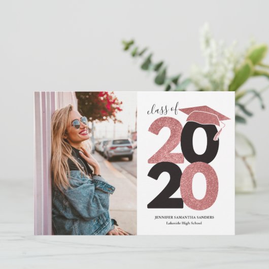 シンプルピンクグリッターガーリーキャップフォト卒業 案内状 (スタンド正面)