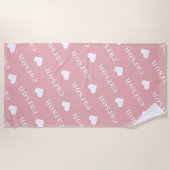 シンプルピンクパーソナライズされたリピート名 ビーチタオル (正面)