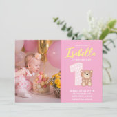 シンプルピンクベビーガールファースト誕生日写真 招待状 (スタンド正面)