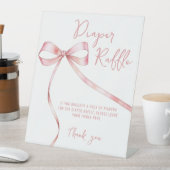 シンプルピンクボウ女の子ベビシャワーおむつラッフル 台座サイン (インサイチュ)