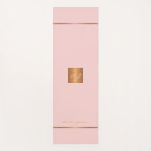 シンプルピンクモダン金ゴールドシックモノグラムのストライプ ヨガマット (正面)