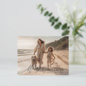 シンプルファミリードッグビーチフォトクリスマスホリデー ポストカード (スタンド正面)
