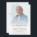 シンプルフォトオーバーレイ70thバースデーパーティー 招待状<br><div class="desc">シンプルカスタムフォトオーバーレイ70th Birthday Party.男性または女性の70代、または写真や言葉で簡単にパーソナライズできる年齢のための完全にカスタマイズ可能なデザイン。</div>