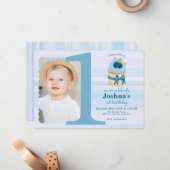 シンプルフォトファースト誕生日タイポグラフィ招待状 ノートカード (正面/裏面インサイチュ)