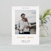 シンプルフォト婚約ウェディング日付金ゴールドの保存 箔招待状 (立ち正面)