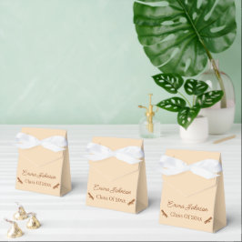 シンプルブラウンとベージュのカスタマイズ卒業 フェイバーボックス