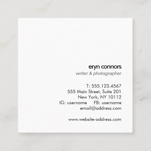 シンプルブラックはっきりしたモダンタイポグラフィ スクエア名刺 (裏面)