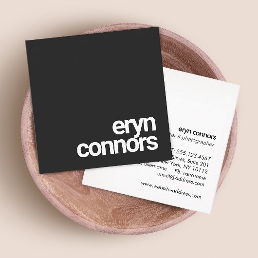 シンプルブラックはっきりしたモダンタイポグラフィ スクエア名刺