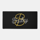 シンプルブラック&金ゴールドレトロスクリプトモノグラム デスクマット (正面)