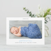 シンプルブルースモダンクリプト写真新生児ボーイ誕生 案内状 (スタンド正面)