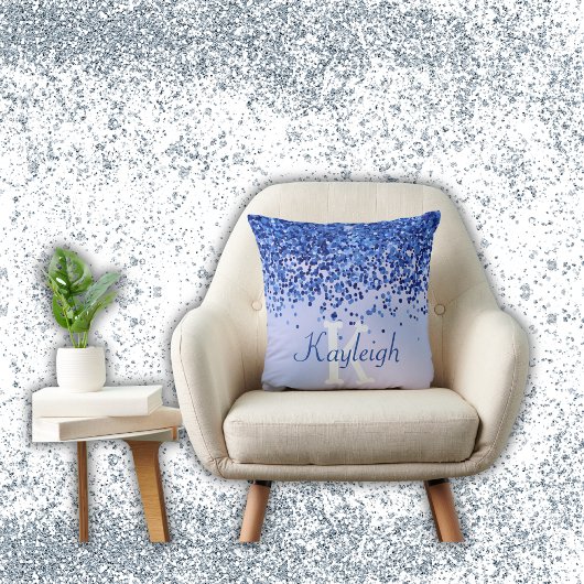 シンプルブルーブラシ仕上げ金属およびグリッターモノグラム | クッション