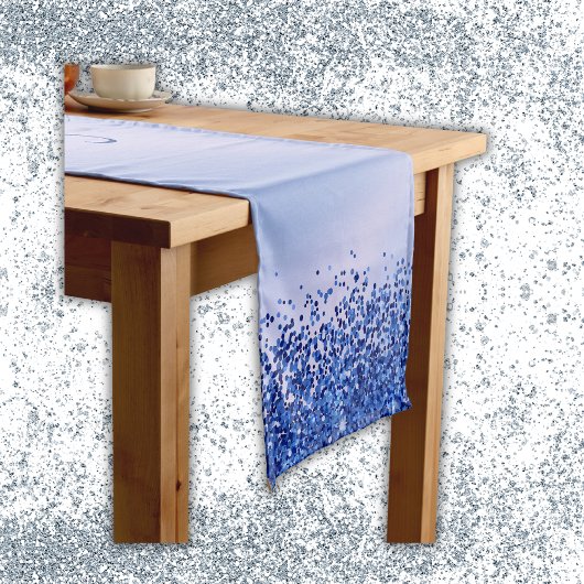 シンプルブルーブラシ仕上げ金属およびグリッターモノグラム | ショートテーブルランナー