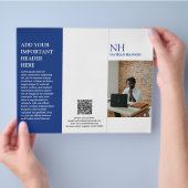 シンプルブルーモノグラムモダンパンフレット チラシ (手)