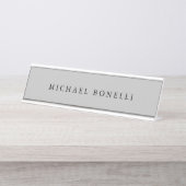 シンプルプレーンモダンシルバエレガントグレイ デスクネームプレート (正面)