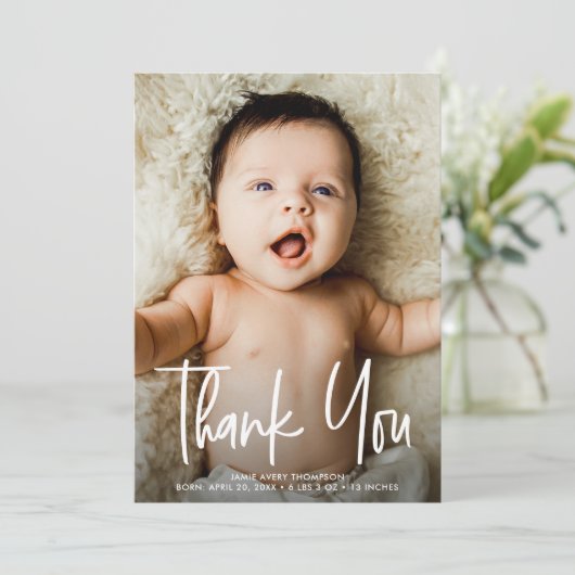 シンプルベビーフォトモダン誕生手書き サンキューカード (スタンド正面)
