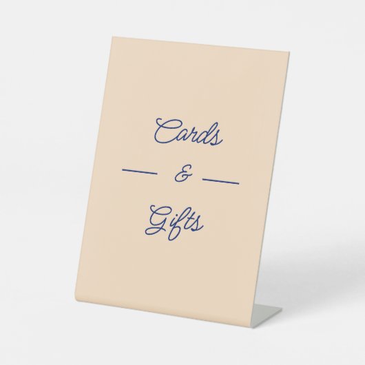 シンプルベージュのウェディングカードとギフト 台座サイン (正面)
