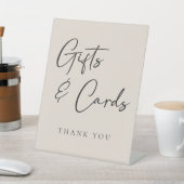 シンプルベージュエレガントなウェディングギフトとカード 台座サイン (インサイチュ)