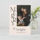 シンプルベージュメリータイポグラフィワイルドフラワークリスマス シーズンカード (スタンド正面)