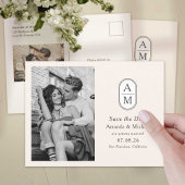 シンプルベージュモダンイニシャル、写真の日付を保存 案内ポストカード