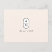 シンプルベージュモダンカップルイニシャルRSVPポストカード インビテーションポストカード (正面)