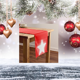 シンプルホワイトデコールクリスマスオンレッド | ミディアムテーブルランナー