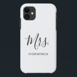シンプルホワイト夫人ラストネーム新婚結婚嫁 iPhone 11 ケース<br><div class="desc">白シンプルい背景の上に黒いエレガントあなたの姓とスクリプトの"ミセス"と電話ケース。このモダン電話箱は素晴らしお嫁さま結婚に贈り物をする。</div>