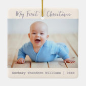 シンプルミニマスタイリッシュリストベビーの初めてのクリスマス セラミックオーナメント (裏面)