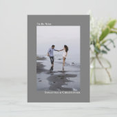 シンプルミニマルなグレー縦写真結婚の 招待状 (スタンド正面)