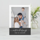 シンプルミニマルエレガントScript Family Photo Easter シーズンカード (スタンド正面)