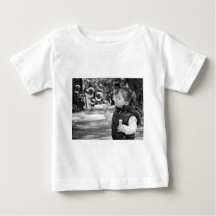シンプルミニマルモダンモノグラムエレガントスタイルシック ベビーTシャツ
