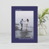 シンプルミニマル海軍ブルー縦写真結婚ズ 招待状 (スタンド正面)