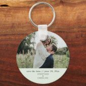 シンプルミニマル結婚式の日付写真の緑を保存 キーホルダー (正面)