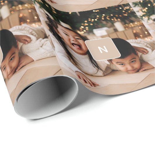 シンプルミニマルFamily Photo with Monogram Holiday ラッピングペーパー (ロールコーナー)