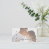 シンプルモダンたった今結婚しました結婚の写真カード エンクロージャーカード (スタンド正面)