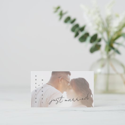 シンプルモダンたった今結婚しました結婚の写真カード エンクロージャーカード (スタンド正面)